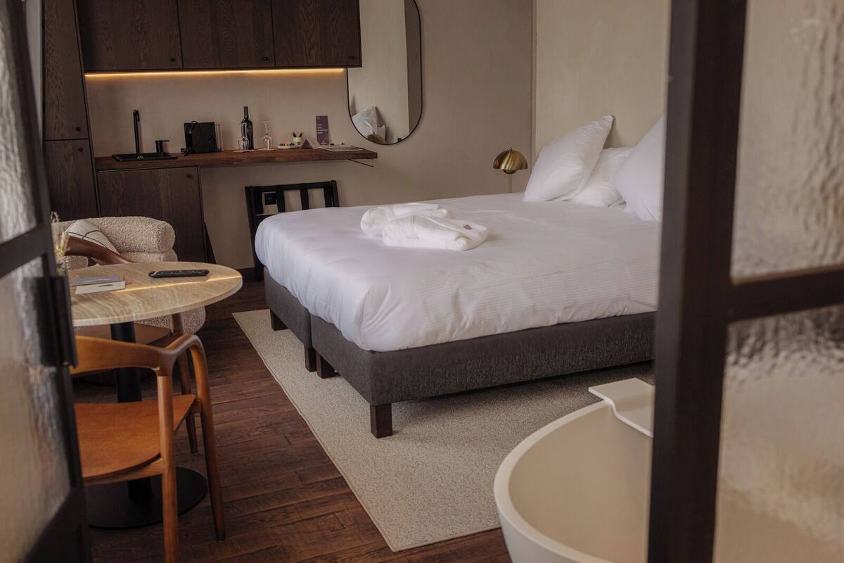 Deluxe Double Room, Garden View | Bathroom