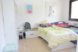3 bedrooms, desk, free WiFi, wheelchair access