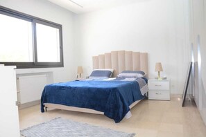 3 bedrooms, desk, free WiFi, wheelchair access