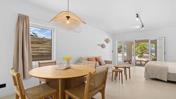 Comfort Studio, Sea View | In-room dining