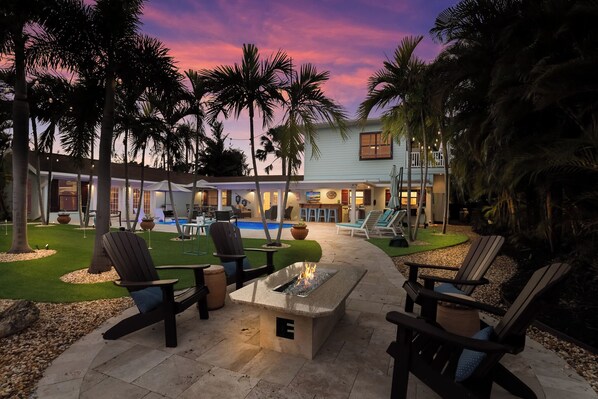 Terrace/patio - Canal front Home with Private Pool, Dock, and Game Room! Close to Beach! (Holmes Beach)
