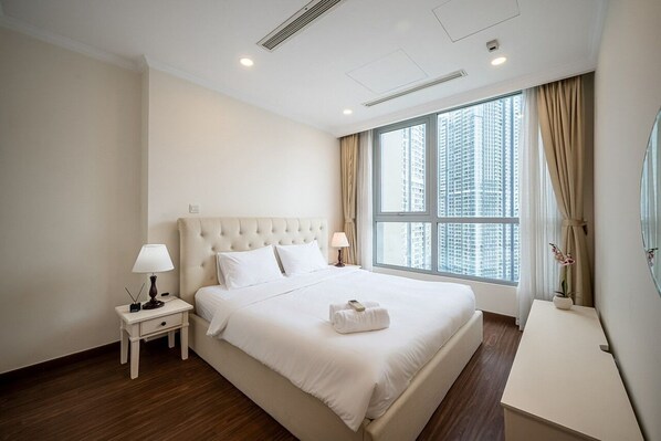 2 bedrooms, iron/ironing board, WiFi