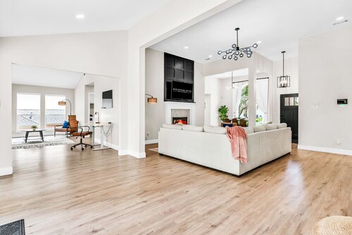 Newly Renovated, Spacious & Modern | THE