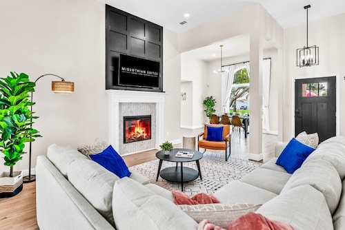 Newly Renovated, Spacious & Modern | THE
