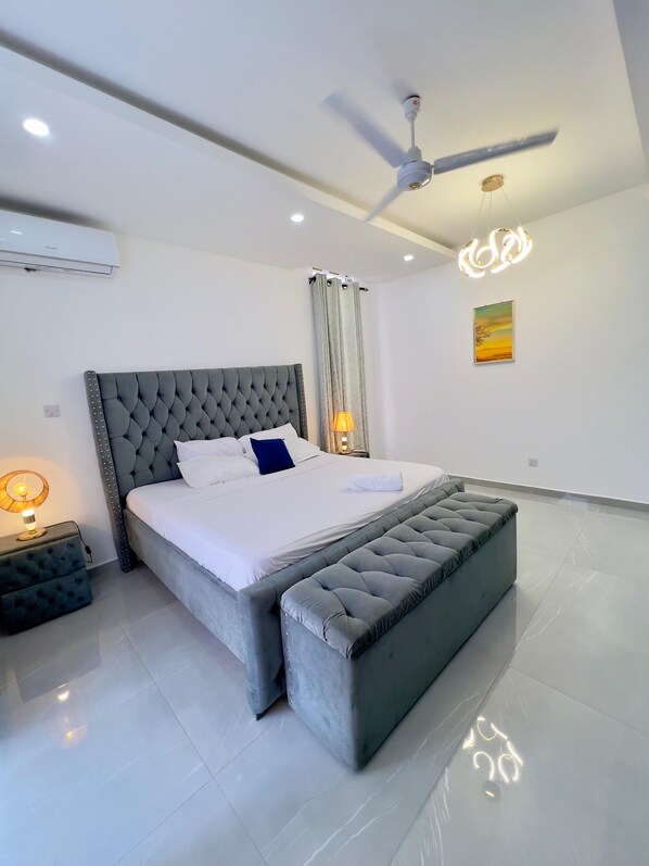 3 bedrooms, iron/ironing board, WiFi, bed sheets