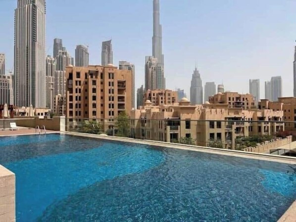 Outdoor pool - Vogue Downtown Walk to Burj & Dubai Mall (Dubai)