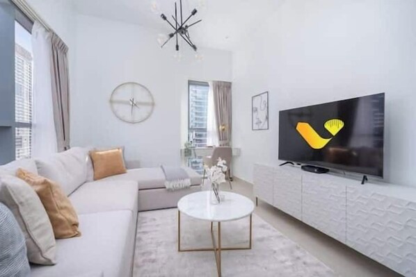 Apartemen Mewah, pemandangan kanal | Area keluarga | Smart TV 65-inci dengan saluran TV kabel