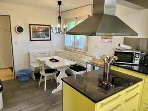Fridge, microwave, oven, stovetop - Beautiful Apartement perfect for groups and families, near Thun and Interlaken (Steffisburg)