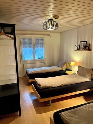 3 bedrooms, iron/ironing board, free WiFi, bed sheets - Beautiful Apartement perfect for groups and families, near Thun and Interlaken (Steffisburg)
