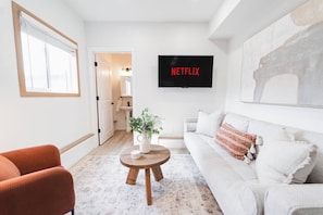 Smart TV, table tennis