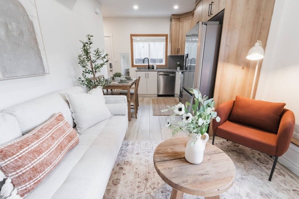 Smart TV, table tennis