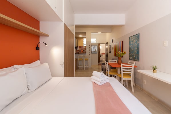 1 slaapkamer, een strijkplank/strijkijzer, gratis wifi, beddengoed