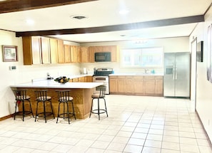 Private kitchen - Sweet Family Home, spacious area with all new material inside the house (Lufkin)