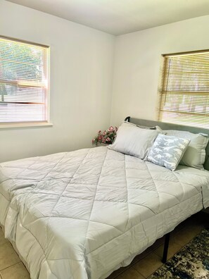 3 bedrooms, desk, iron/ironing board, WiFi