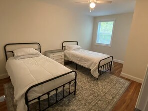 4 Schlafzimmer, Schreibtisch, kostenloses WLAN, Bettwäsche