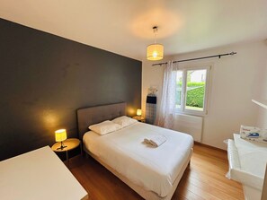 3 chambres, fer et planche Ă repasser, Wi-Fi, draps fournis