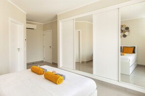 3 bedrooms, bed sheets