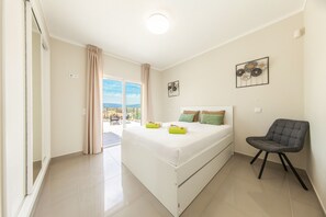 3 bedrooms, bed sheets