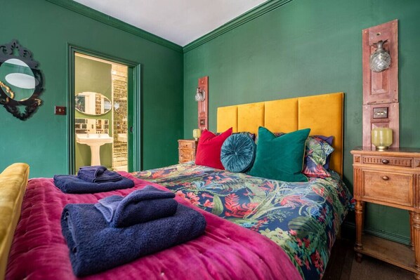 1 bedroom, WiFi, bed sheets