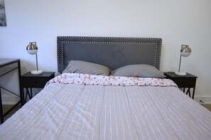 3 chambres, fer et planche à repasser, accès Internet, draps fournis