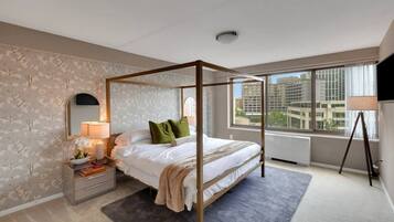 3 sovrum, skrivbord, strykjärn/strykbräda och resesäng