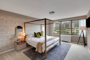 3 bedrooms, desk, iron/ironing board, travel cot