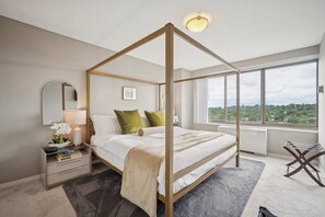 3 Schlafzimmer, Schreibtisch, Bügeleisen/Bügelbrett, Reisekinderbett