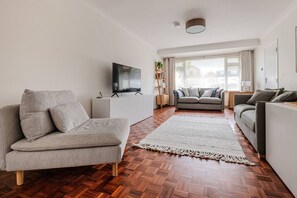 Una Smart TV, libros