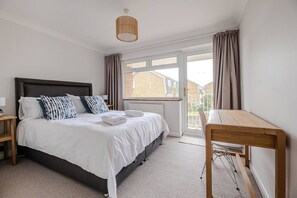 3 bedrooms, desk, iron/ironing board, free WiFi
