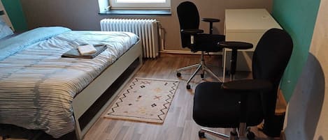 1 bedroom, iron/ironing board, internet, bed sheets