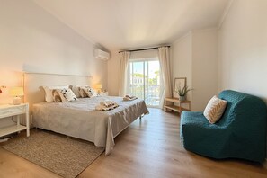 2 soverom, strykejern/-brett, internettilgang og sengetøy