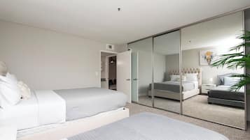 2 habitaciones, tabla de planchar con plancha, internet y ropa de cama