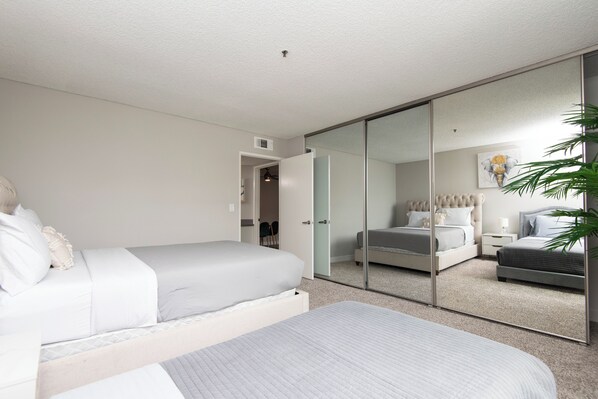 2 bedrooms, iron/ironing board, internet, bed sheets