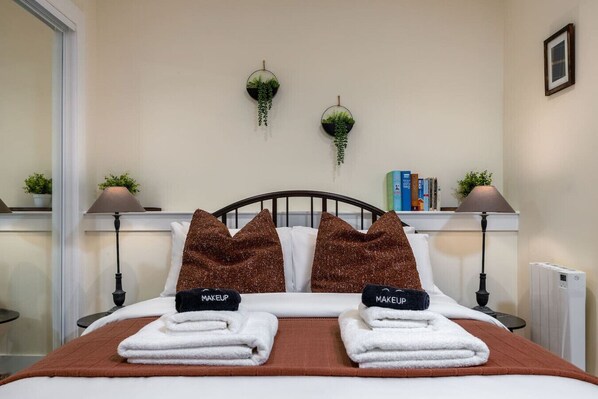 1 bedroom, iron/ironing board, WiFi, bed sheets