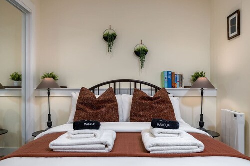 Stirling's Hidden & Tranquil Studio Apartment