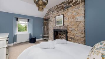 2 bedrooms, iron/ironing board, travel crib, WiFi