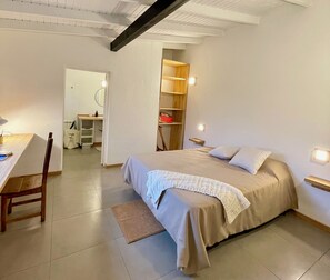 1 chambre, fer et planche à repasser, accès Internet, draps fournis