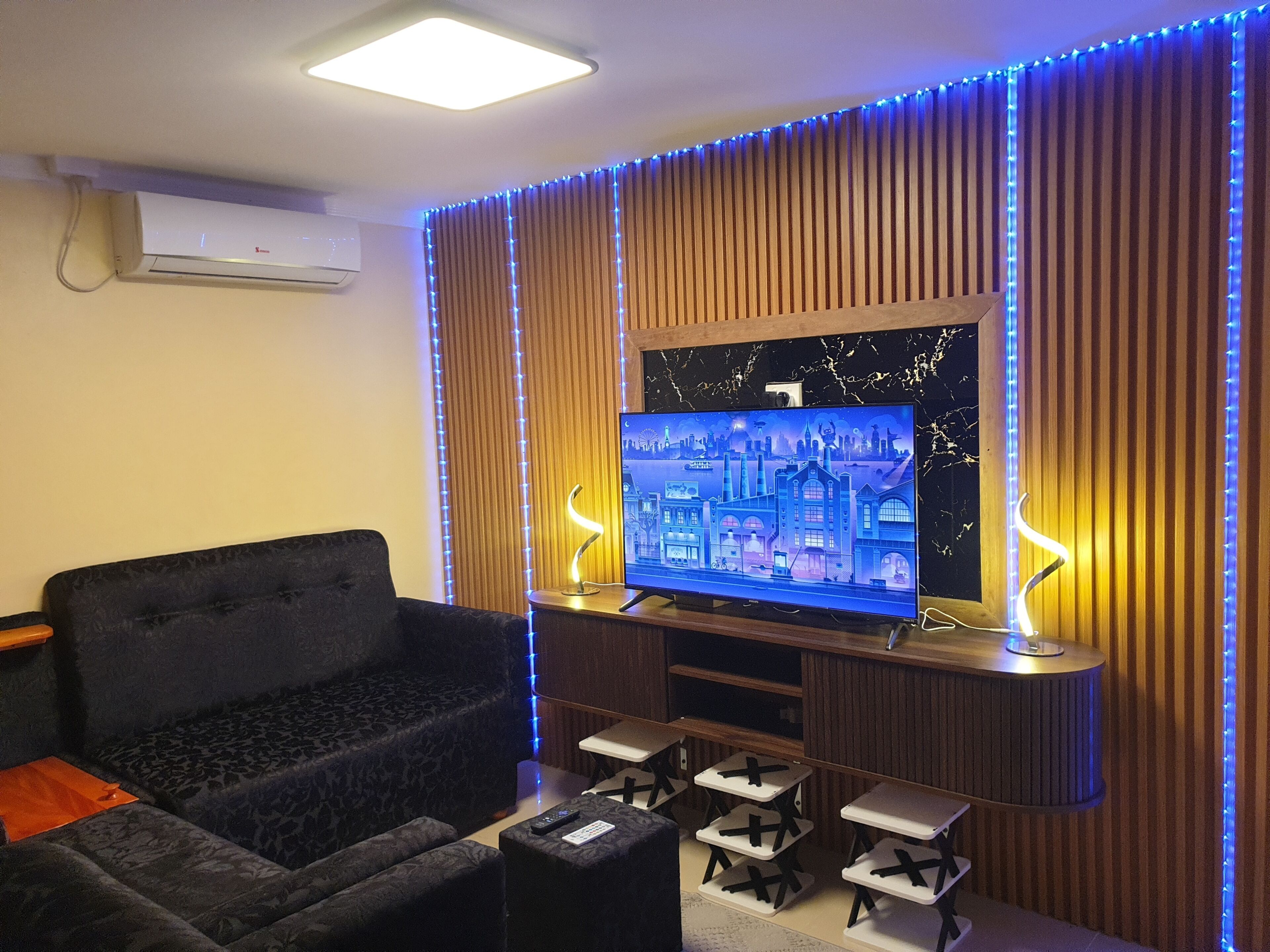 Télévision, cheminée