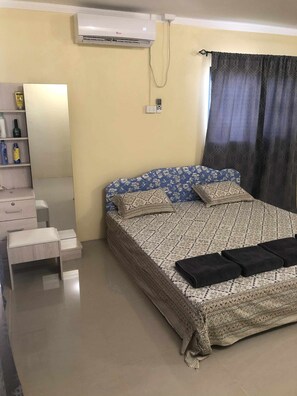 3 chambres, fer et planche à repasser, Wi-Fi, draps fournis