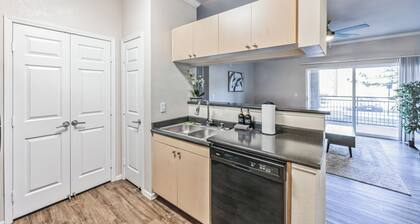 Castle Rock Retreat w/ queen bed, pool & hot tub
