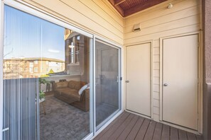 Terrace/patio - Castle Rock Retreat w/ queen bed, pool & hot tub (Castle Rock)