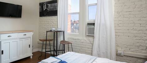 WiFi, bed sheets