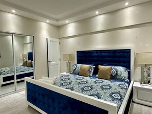 2 habitaciones, tabla de planchar con plancha, internet y ropa de cama