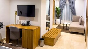 Executive Suite | Soundproofing, WiFi (free)