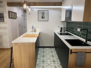 Microondas, placa de cocina y lavavajillas