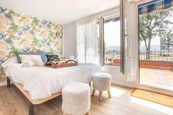 1 bedroom, desk, iron/ironing board, WiFi