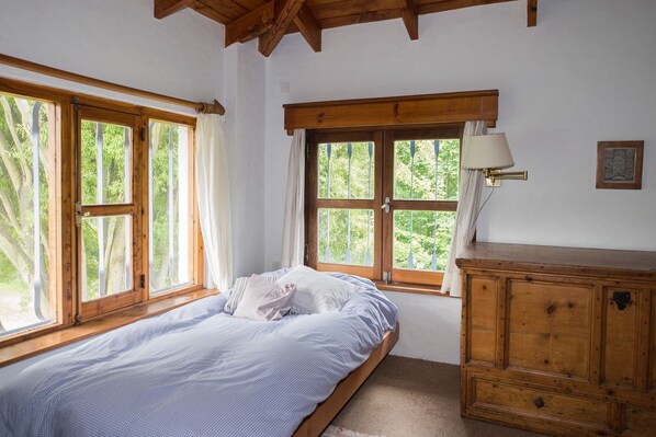 2 chambres, fer et planche à repasser, accès Internet, draps fournis