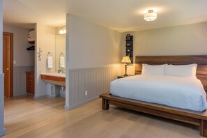 2 bedrooms, desk, iron/ironing board, internet - Orcas Island, Holiday House (East Sound)