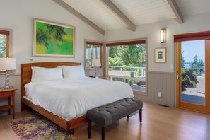 2 makuuhuonetta, työpöytä, silitysrauta/-lauta, internet