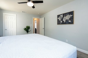 2 chambres, bureau, fer et planche à repasser, Wi-Fi gratuit